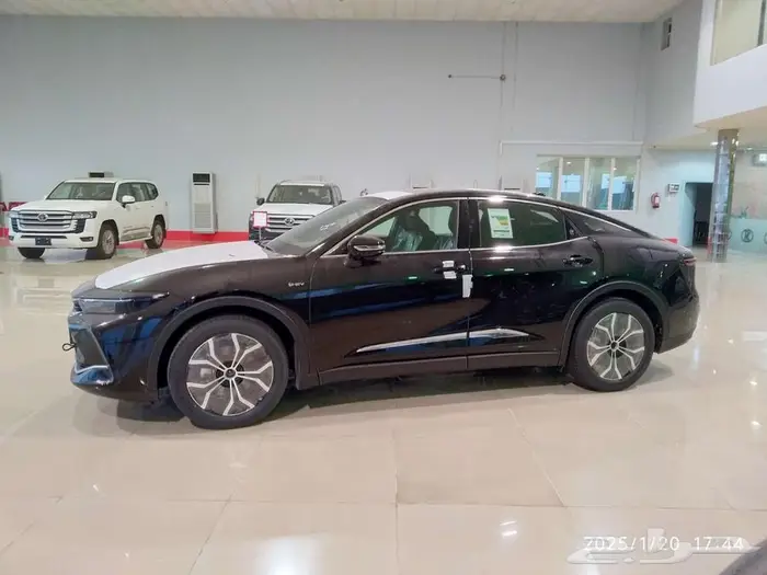 وارد اليحيى كراون ستاندر 2.5 لتر هجين رادار قماش اسود 2025 3