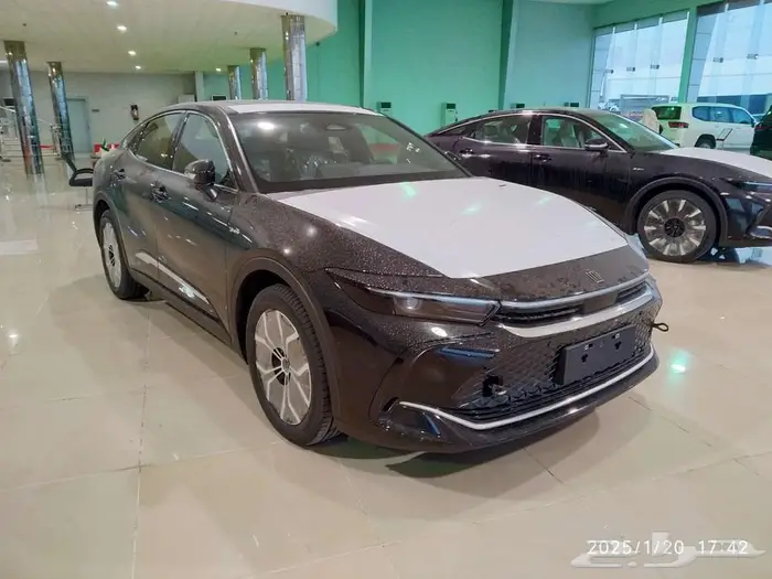 وارد اليحيى كراون ستاندر 2.5 لتر هجين رادار قماش اسود 2025 2