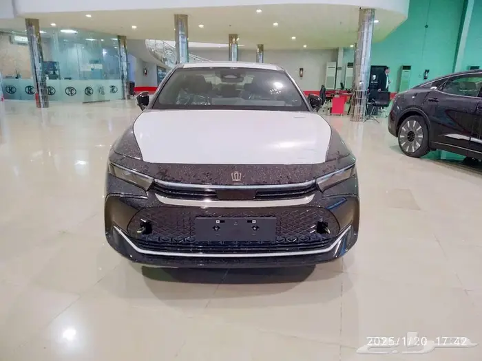 وارد اليحيى كراون ستاندر 2.5 لتر هجين رادار قماش اسود 2025 0