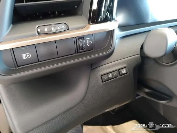 وارد اليحيى كراون ستاندر 2.5 لتر هجين رادار قماش اسود 2025 18