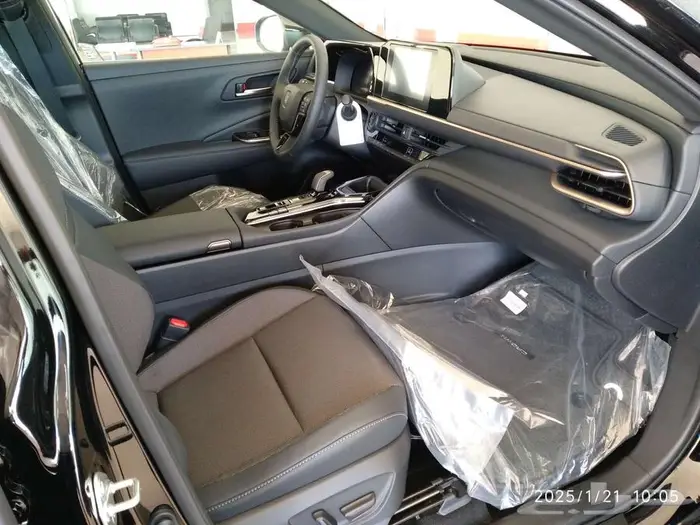 وارد اليحيى كراون ستاندر 2.5 لتر هجين رادار قماش اسود 2025 9