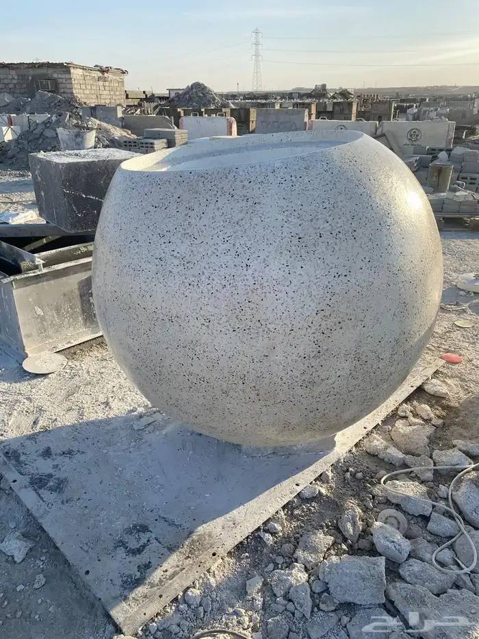 كراسي خرسانية وأحواض زرع تجميلي 11