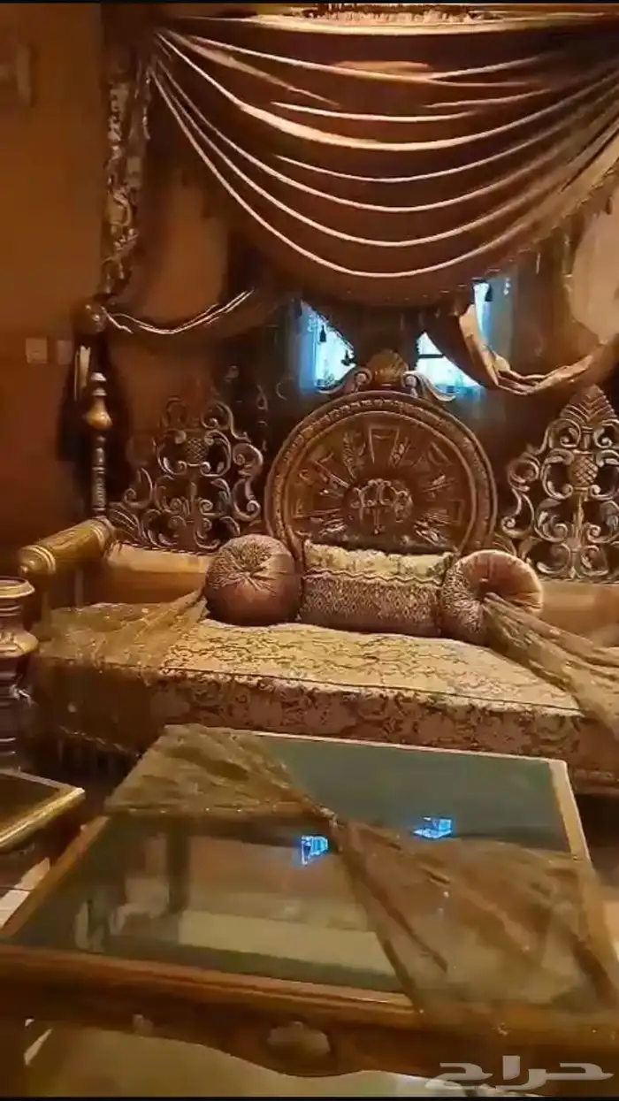 أثاث مستعمل كنب 12نفر نظيف مع عدد 2ستارة 1