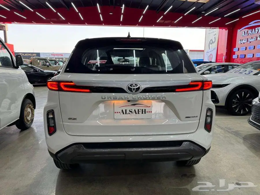 تويوتا اوربان كروزر GLX موديل2025 باقل الاسعار 3