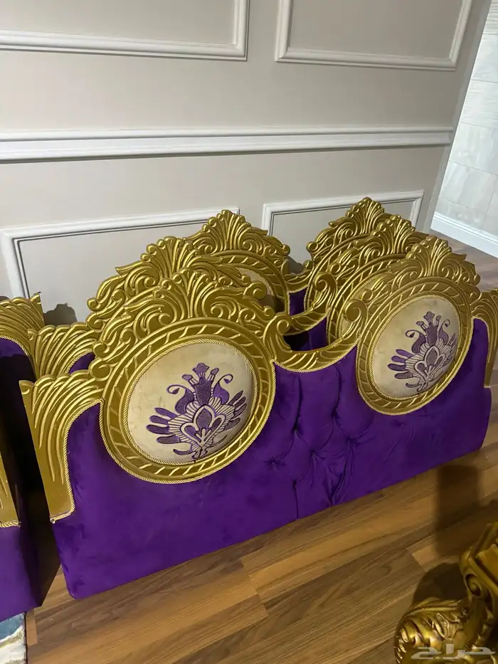 جلسه عربيه شبه جديده واغراض اخرى للبيع عدد 2 مكنسه كهربائيه 1