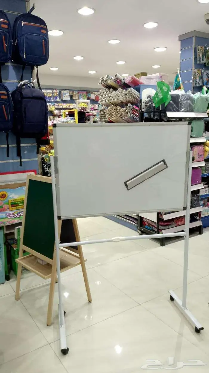 سبورة ألمنيوم 90 في 120 سم مع عجلات   أقلام سبورة   ممحاة 8