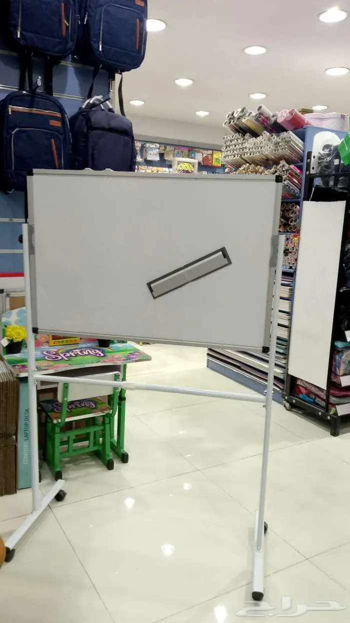سبورة ألمنيوم 90 في 120 سم مع عجلات   أقلام سبورة   ممحاة 7