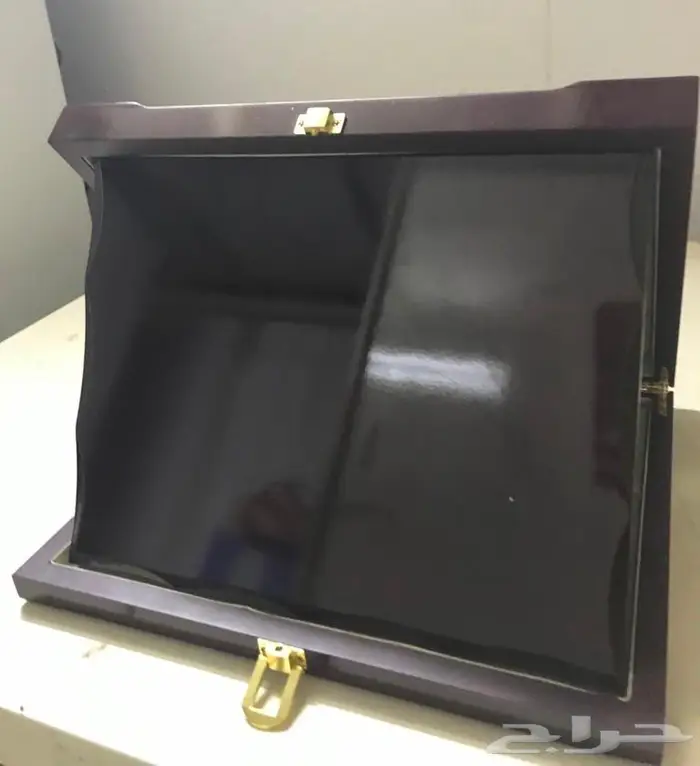 درع كبير وشهادات شكر مخزنه 3