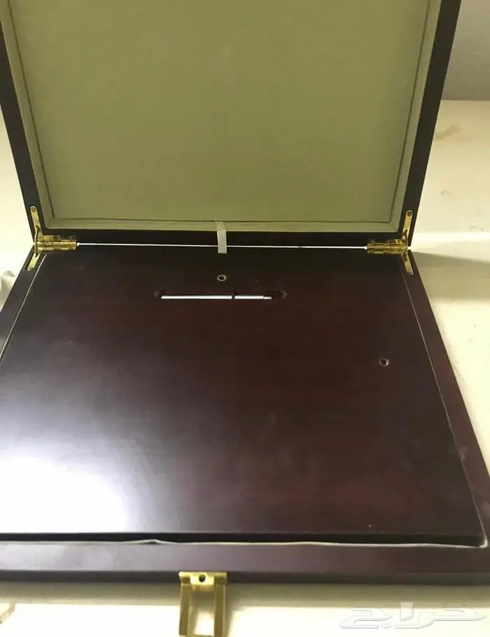 درع كبير وشهادات شكر مخزنه 4