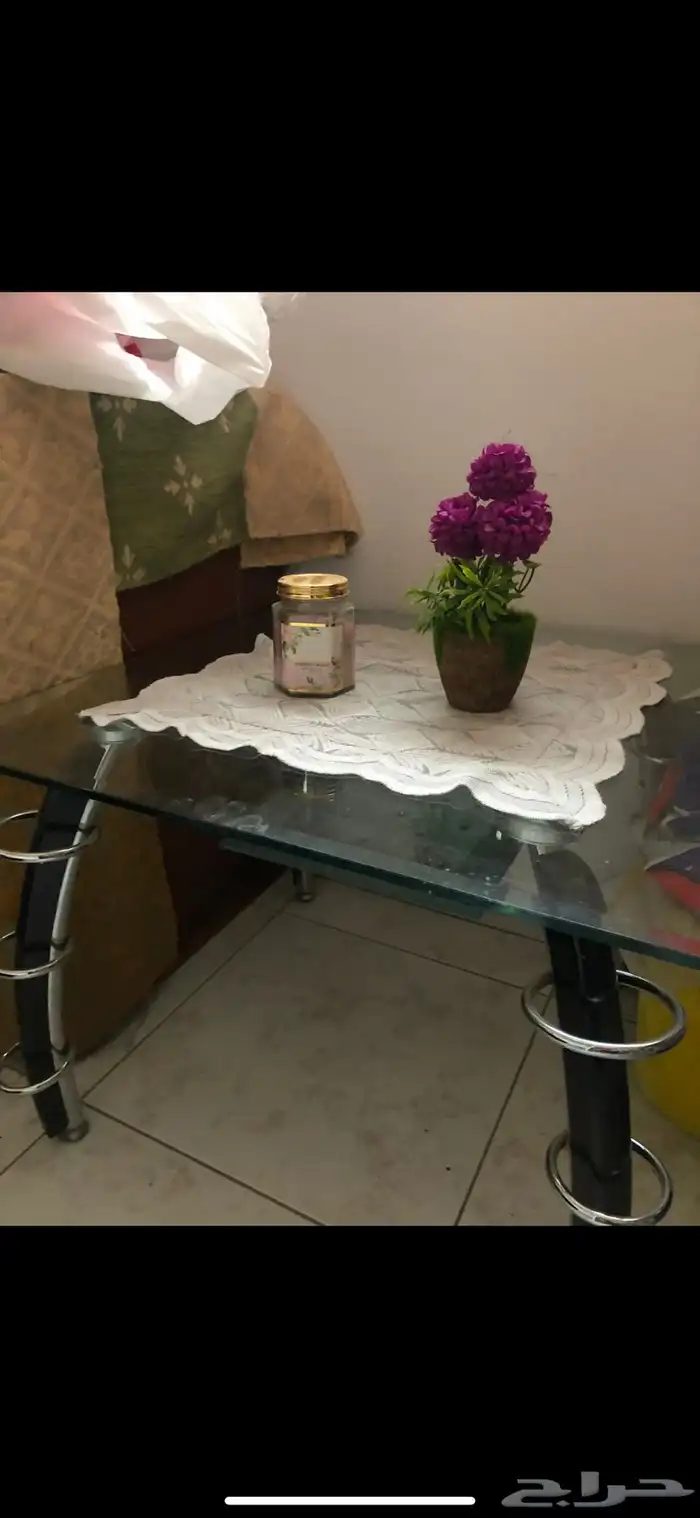 طاولة شاي بحالة ممتازه بخمسين ريال حي الروضه الرياض 0