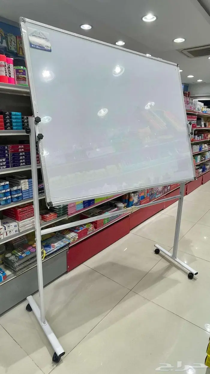 سبورة ألمنيوم 90 في 120 سم مع عجلات   أقلام سبورة   ممحاة 9