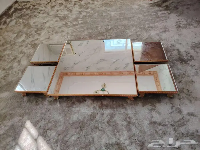 طاولة كبيرة وأربعة خدمة 1