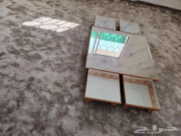 طاولة كبيرة وأربعة خدمة 2