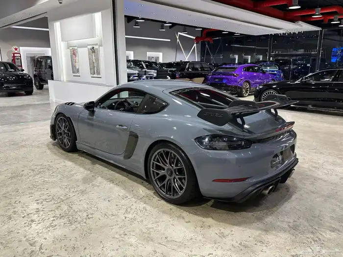 بورش 718 كايمان GT4 RS موديل 2023 ماشي 4.670 كم وارد وكالة 3