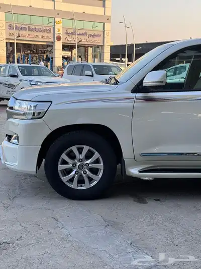 نبيع لاند كروزر 2019 ديزل . 2
