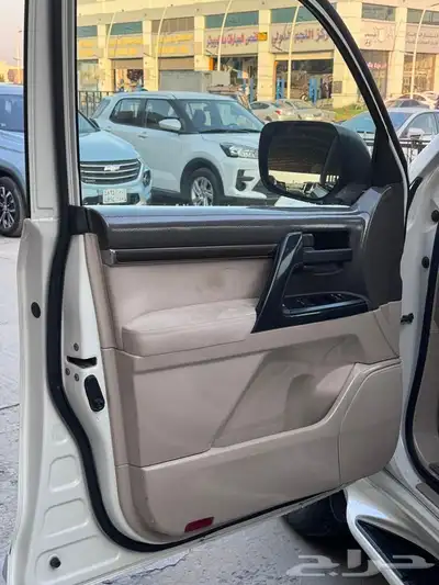 نبيع لاند كروزر 2019 ديزل . 5