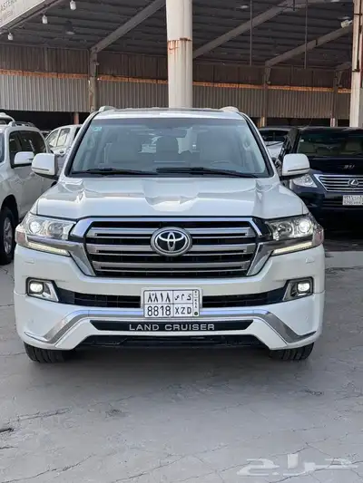 نبيع لاند كروزر 2019 ديزل . 1