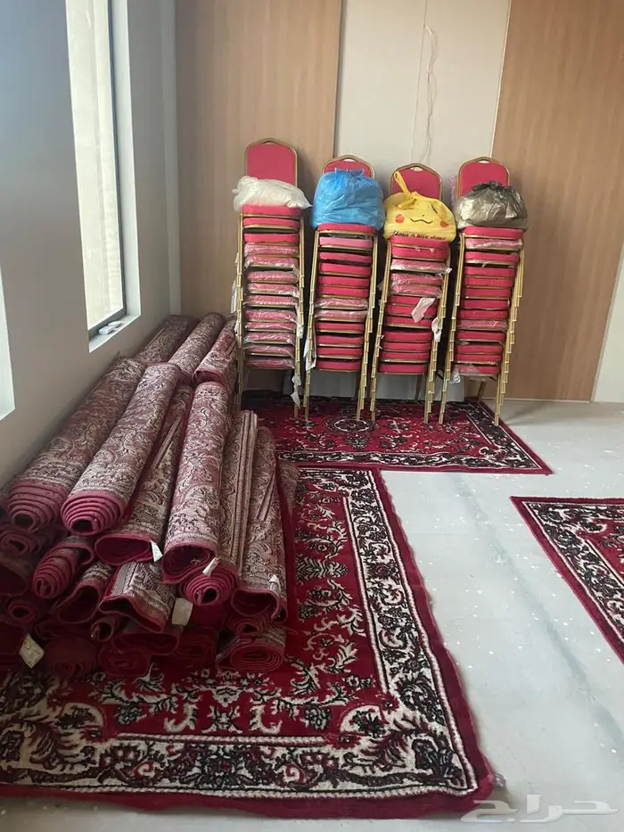 للبيع لوازم حفلات فرشات وطاولات 1