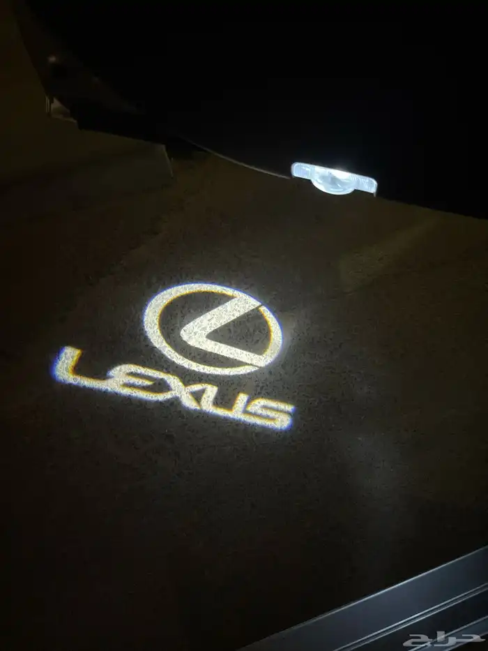 شعار لكزز على الباب 0