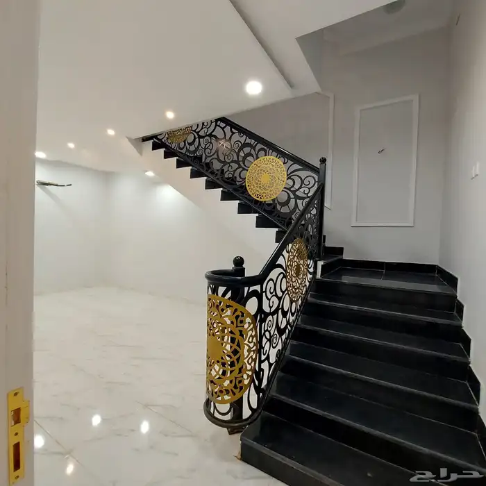 فيلا للبيع تصميم ممتاز ( حي الفضيله ) 2