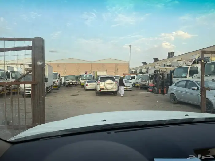 1 دينا و 9 شاحنات هينو 47