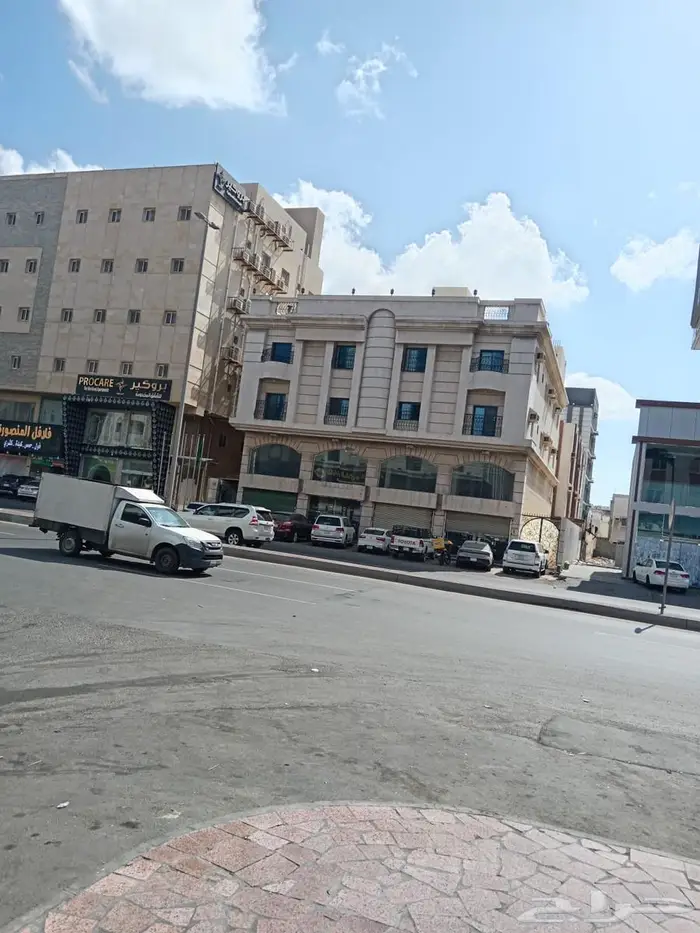 معارض للإيجار شارع قريش الرئيسى - حى البوادى 1