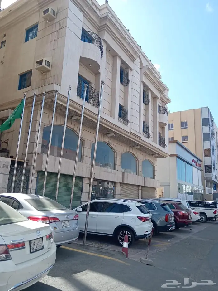 معارض للإيجار شارع قريش الرئيسى - حى البوادى 0