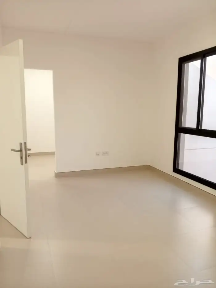 فله جديده للإيجار تاون هاوس بحي خزام قرب المطار 5