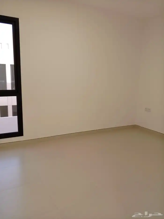 فله جديده للإيجار تاون هاوس بحي خزام قرب المطار 2