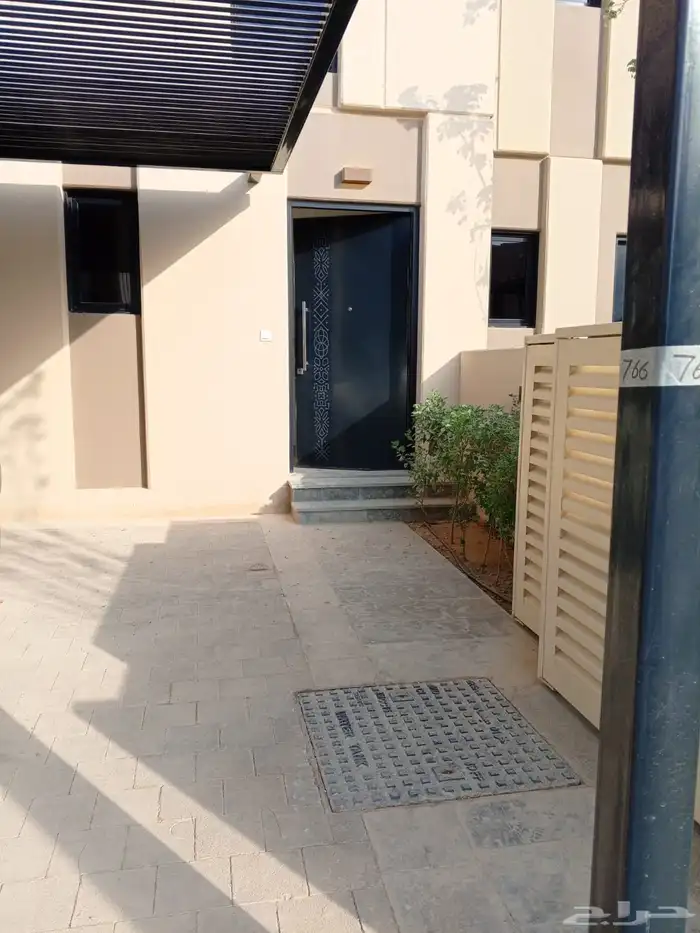 فله جديده للإيجار تاون هاوس بحي خزام قرب المطار 11