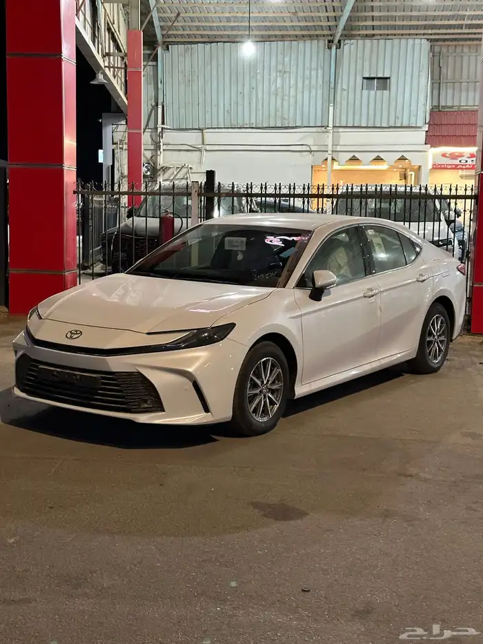 كامري 2025 E بنزين بسعر 111.500 7