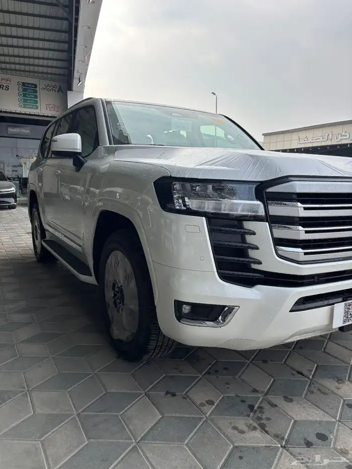 لاند كروزر 2025 GXR 4 1