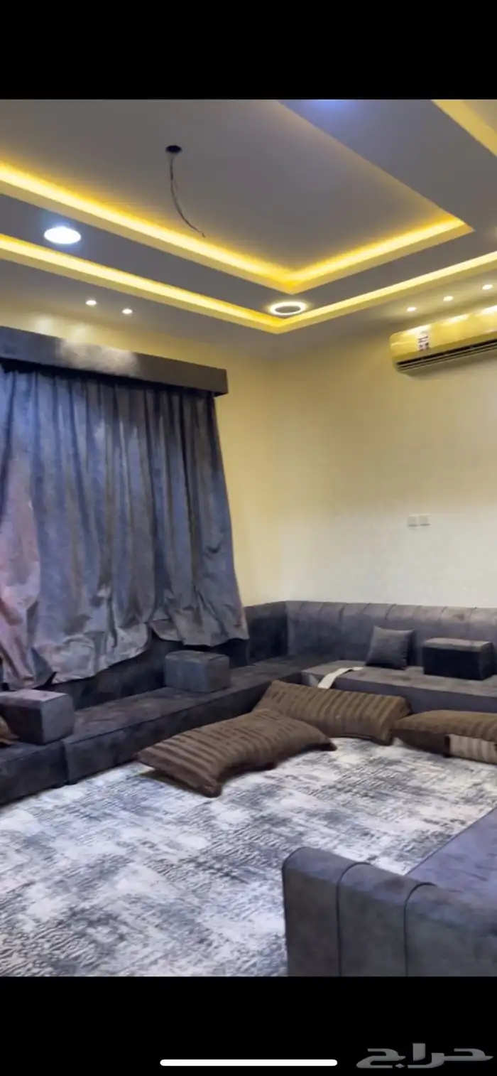 للبيع استراحه كبيره على 3 شوارع المساحه1854 م 4