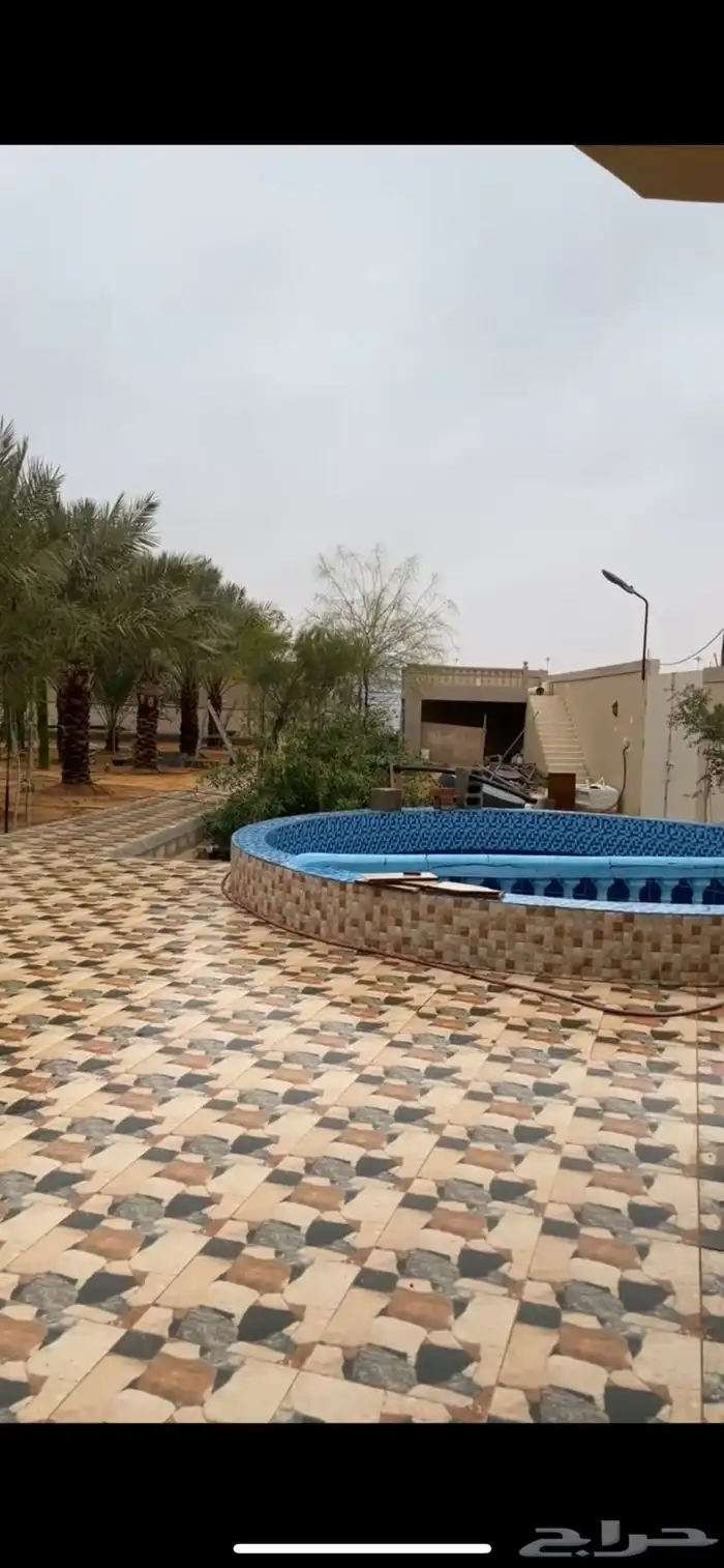 للبيع استراحه كبيره على 3 شوارع المساحه1854 م 1