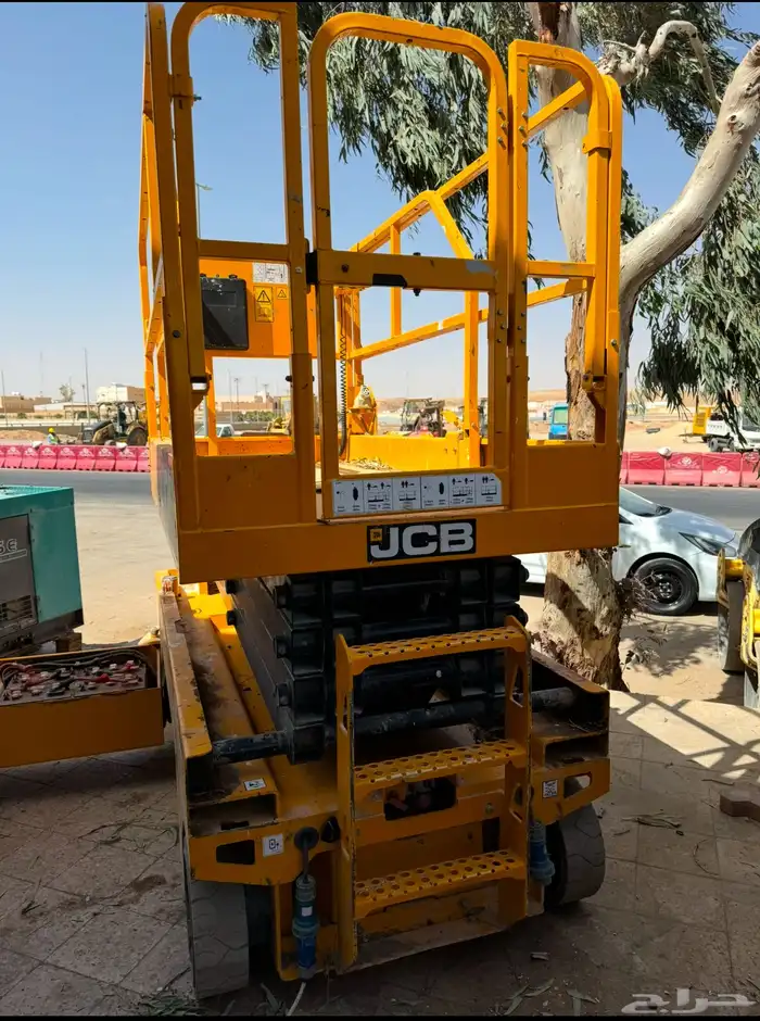 رافعه مقصيه سيزر لفت جي سي بي ارتفاع 12.50 للبيع 4