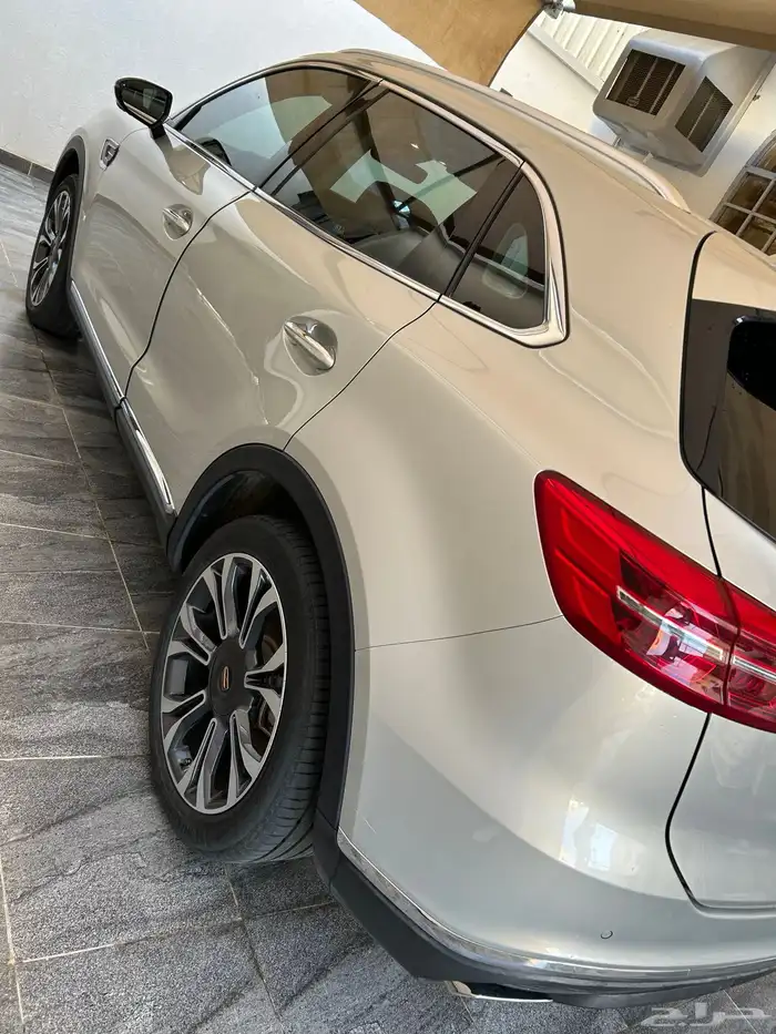 هونشي اتش اس 5   Hongqi HS5 10
