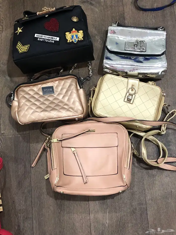 مجموعه شنط نسائيه جديده او مستخدمه ب 150 ريال 0