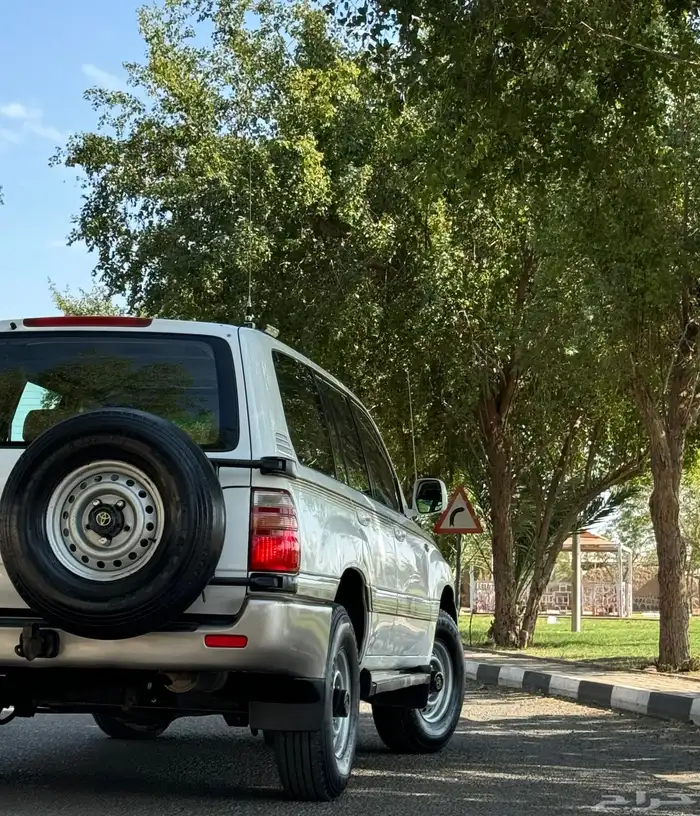 للبيع جيب vxr2002 23