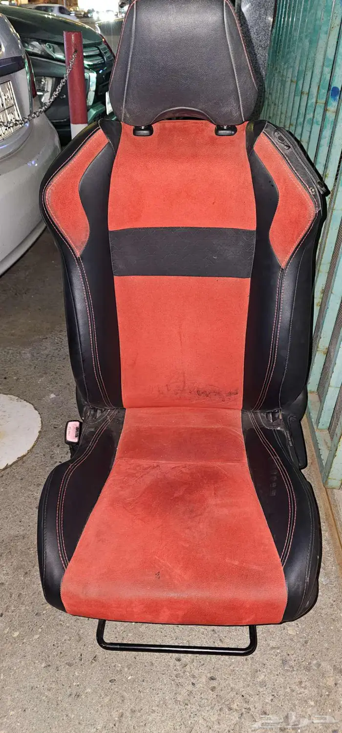 مقاعد رياضية تويوتا gt86 نظيفة جدا بإرباقاتها 0
