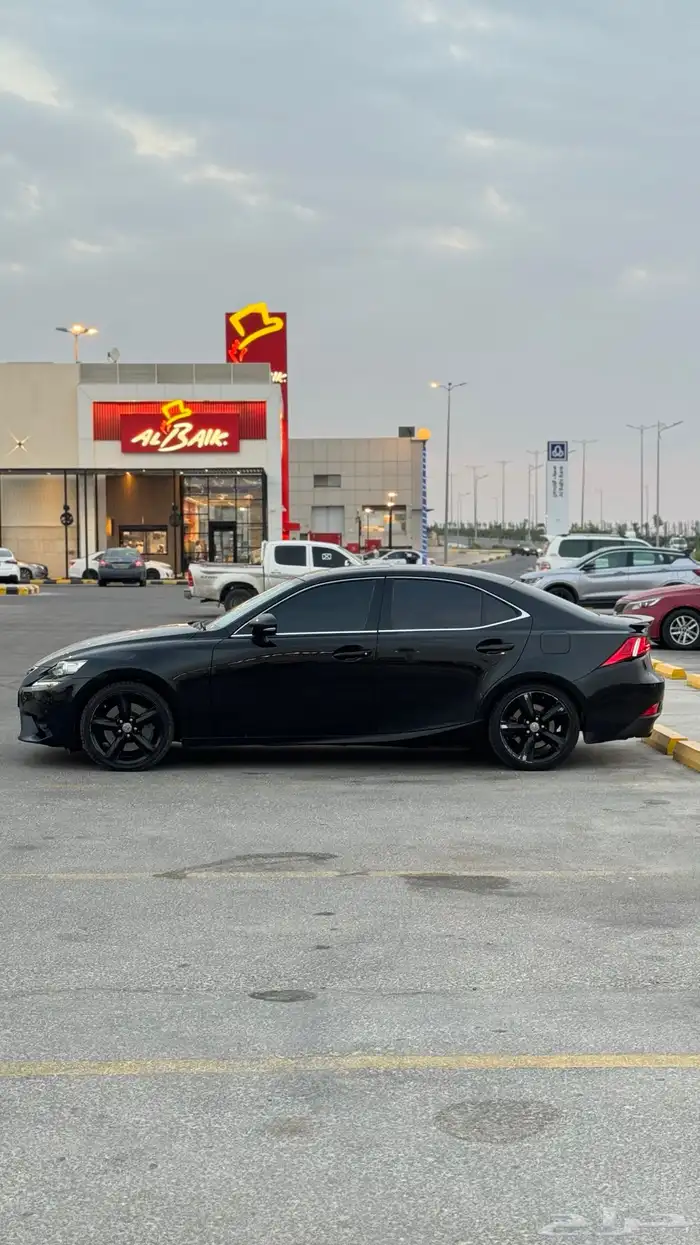 لكزس is350 للي يدور النظيف  تم البيع 2