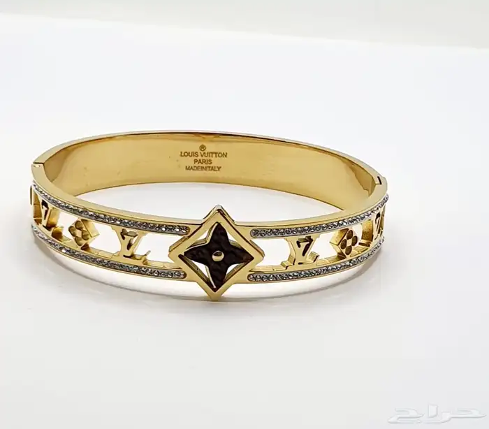 اساور وخواتم وسلاسل مميزة LV وكارتير مع الملحقات ويوجد توصيل 31