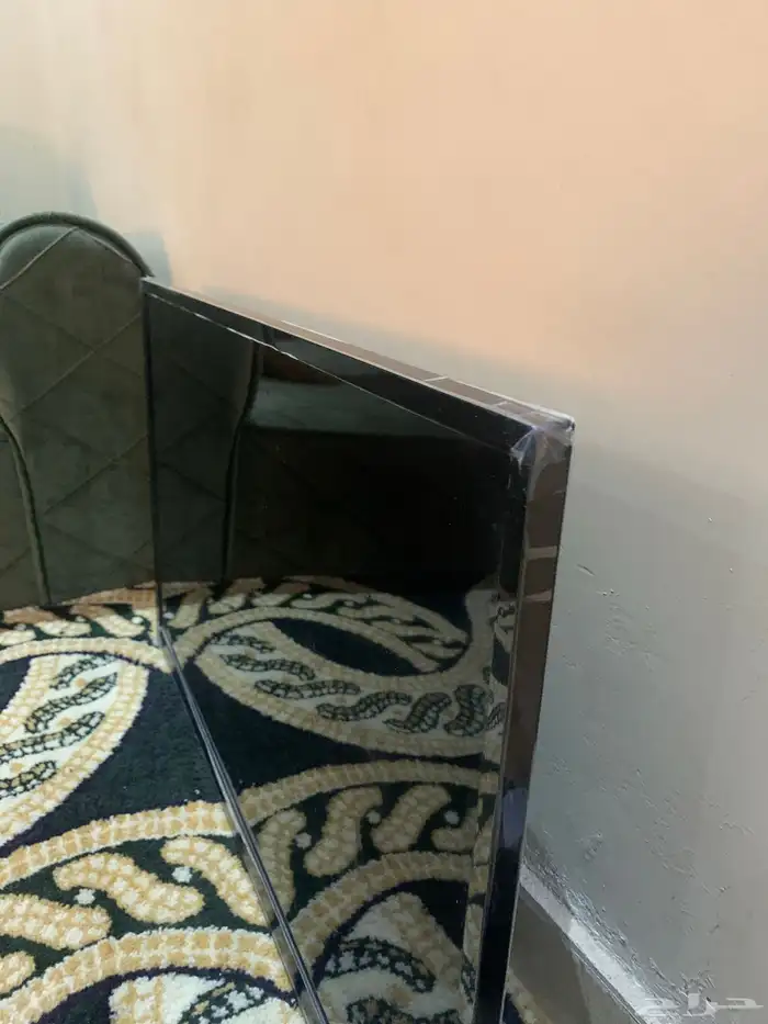 سلام عليكم شاشه نظيفه جدا جدا و قراطيسه فيه و 32بوصه 2