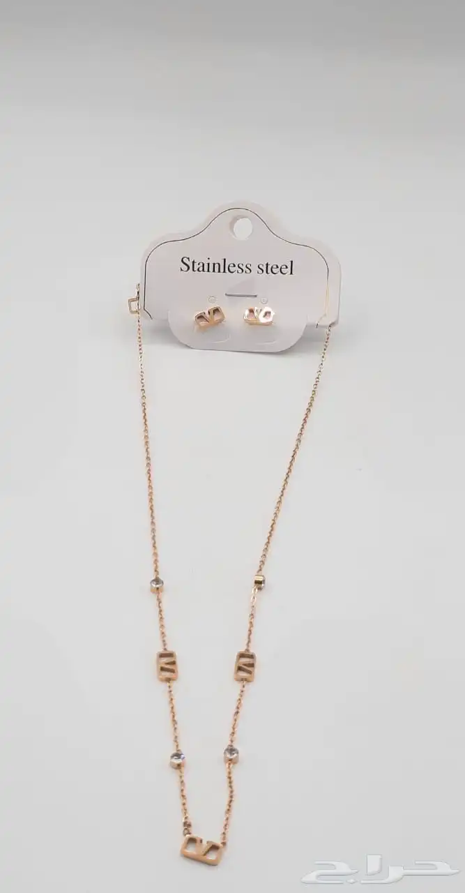 اساور وخواتم وسلاسل مميزة LV وكارتير مع الملحقات ويوجد توصيل 86