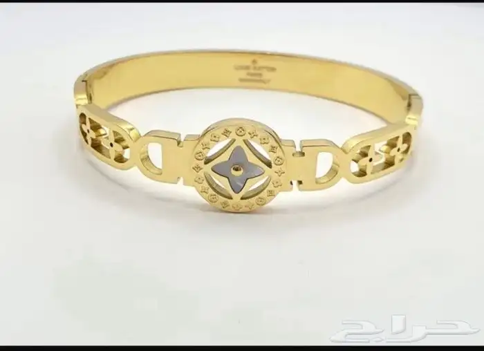 اساور وخواتم وسلاسل مميزة LV وكارتير مع الملحقات ويوجد توصيل 81