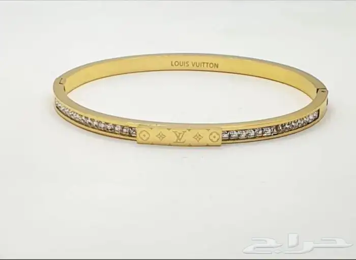 اساور وخواتم وسلاسل مميزة LV وكارتير مع الملحقات ويوجد توصيل 76