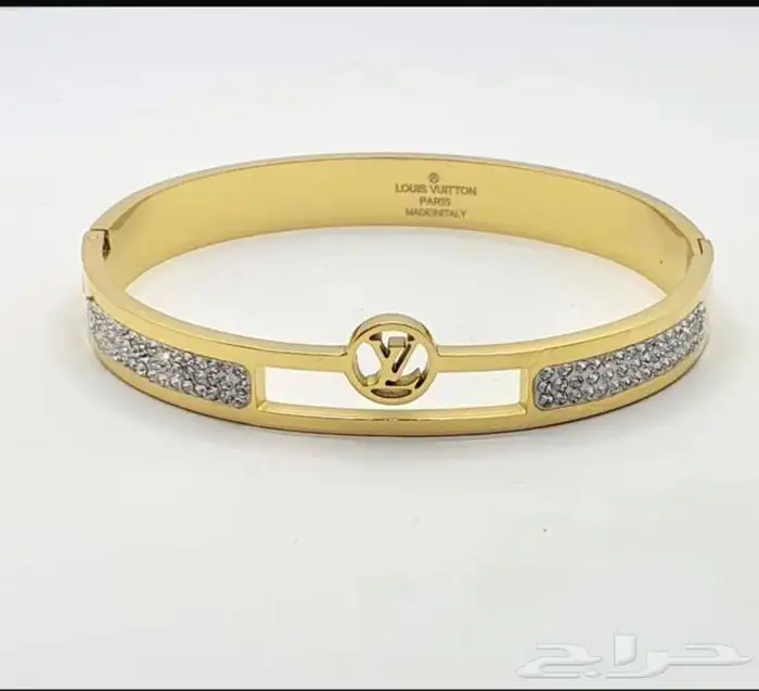 اساور وخواتم وسلاسل مميزة LV وكارتير مع الملحقات ويوجد توصيل 8