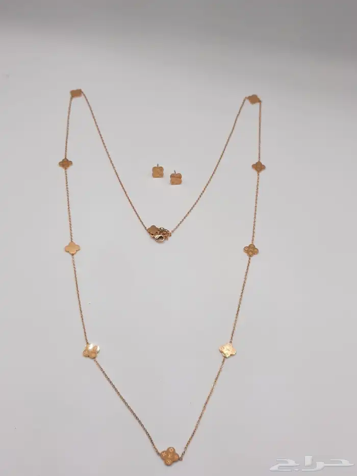 اساور وخواتم وسلاسل مميزة LV وكارتير مع الملحقات ويوجد توصيل 18