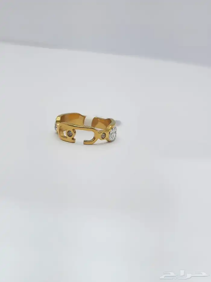 اساور وخواتم وسلاسل مميزة LV وكارتير مع الملحقات ويوجد توصيل 42