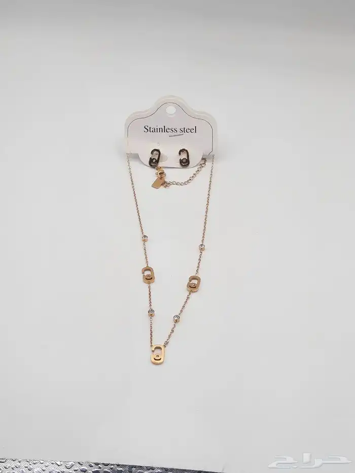 اساور وخواتم وسلاسل مميزة LV وكارتير مع الملحقات ويوجد توصيل 68