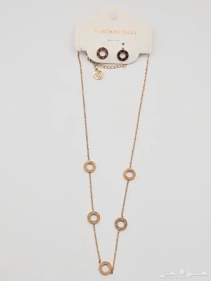 اساور وخواتم وسلاسل مميزة LV وكارتير مع الملحقات ويوجد توصيل 34